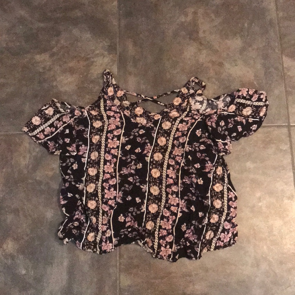 Floral shoulder sit out shirt